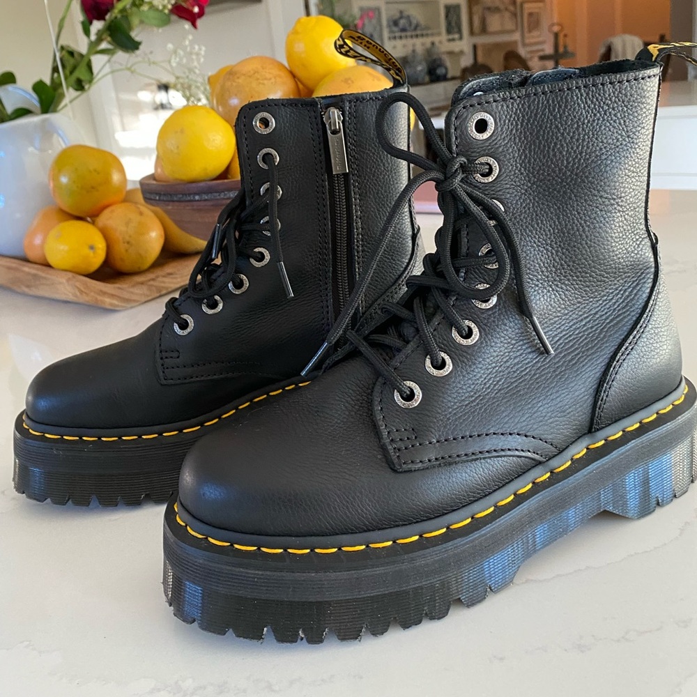 Jadon III Doc Martens